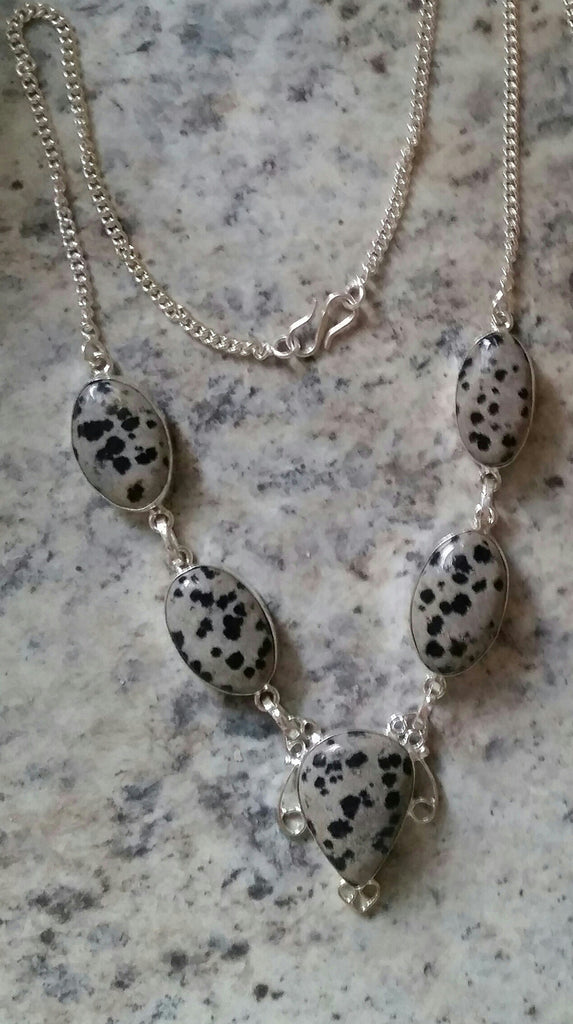 Silver and dalmatien jasper