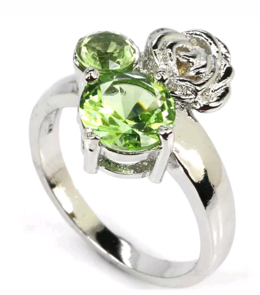 Silver, Green tsavorite garnet size 7.5