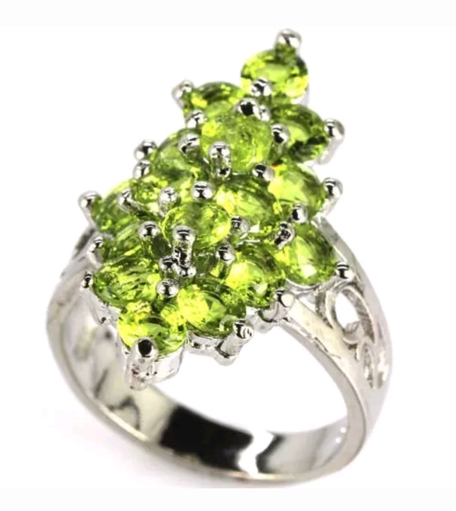 Silver, peridot size 7