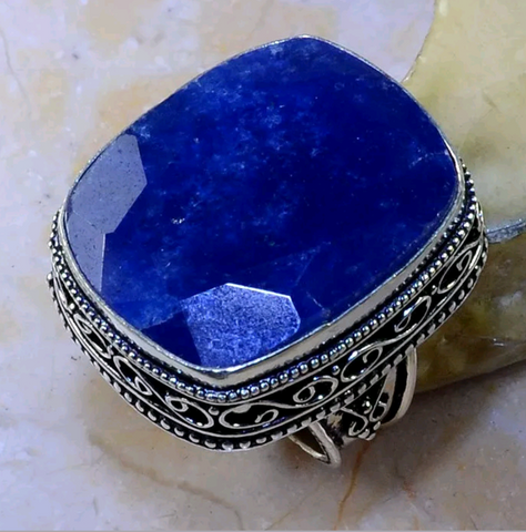 Rough sapphire size 7.75