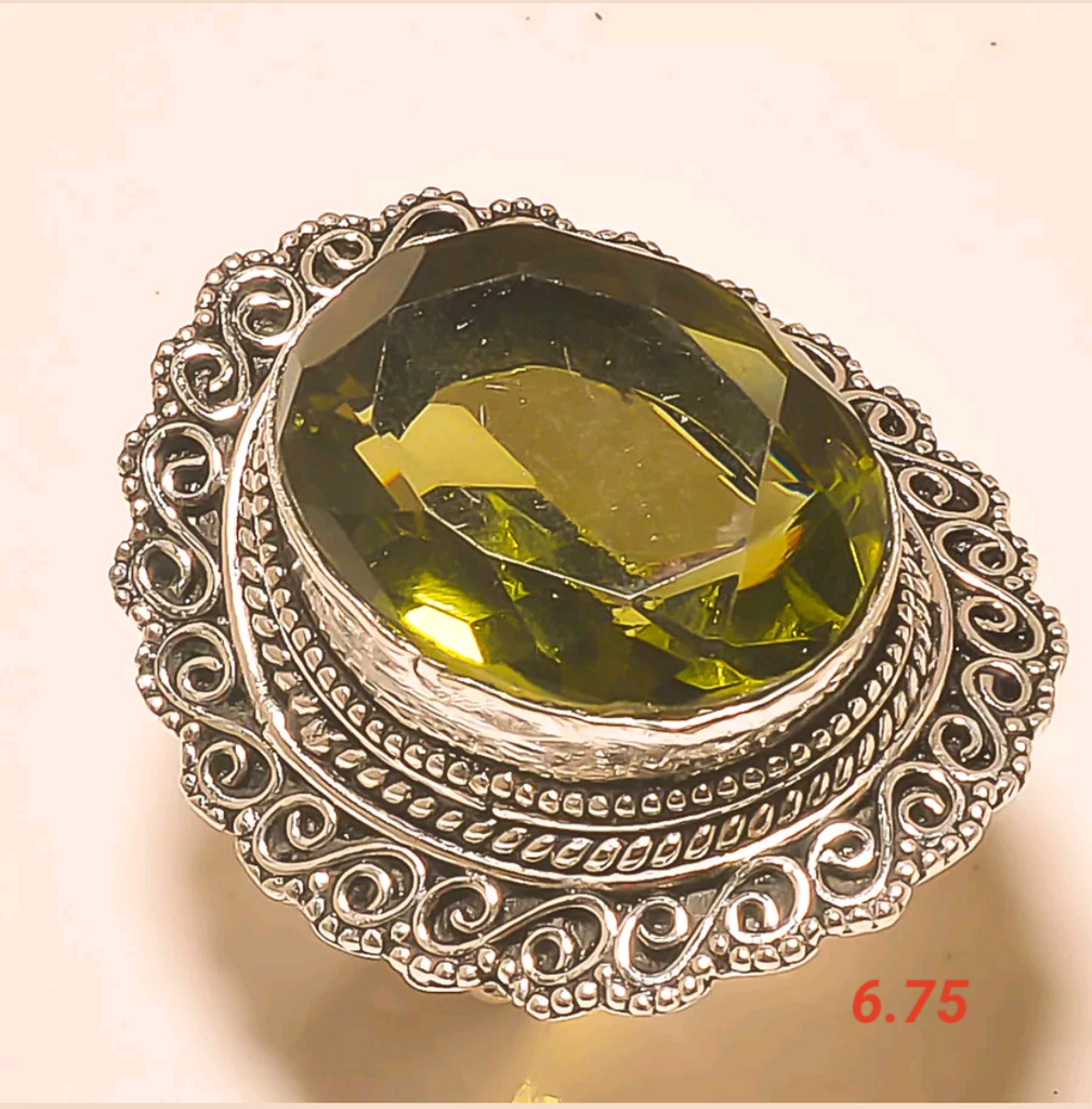 Peridot. Size 6.75